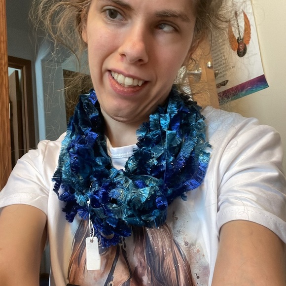 Necklaces with lots os layers and fringe - Picture 5 of 5